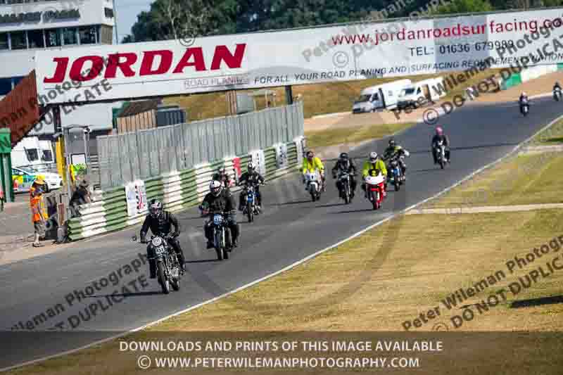Vintage motorcycle club;eventdigitalimages;mallory park;mallory park trackday photographs;no limits trackdays;peter wileman photography;trackday digital images;trackday photos;vmcc festival 1000 bikes photographs